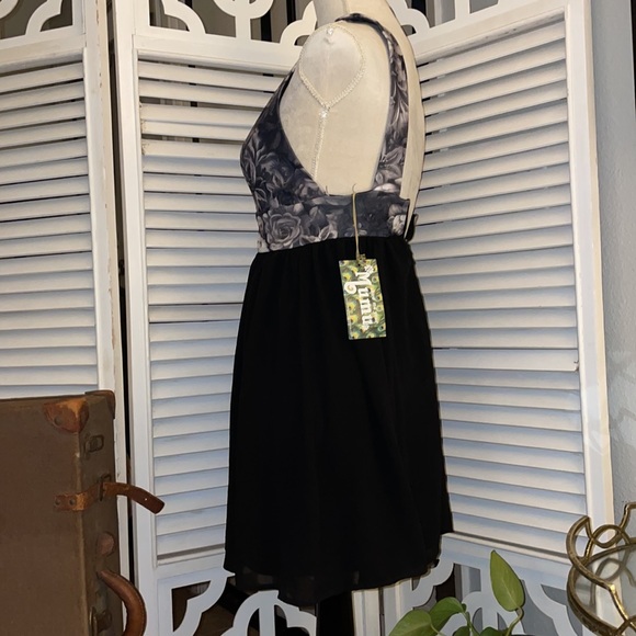 🛑SOLD🛑Show Me Your MuMu ✨NWT✨ Size S - Sexy Deep Plunge, Open Back Dress🌸! - Picture 6 of 13